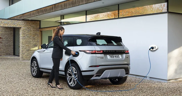 Range Rover Evoque e Discovery Sport diventano ibride plug-in