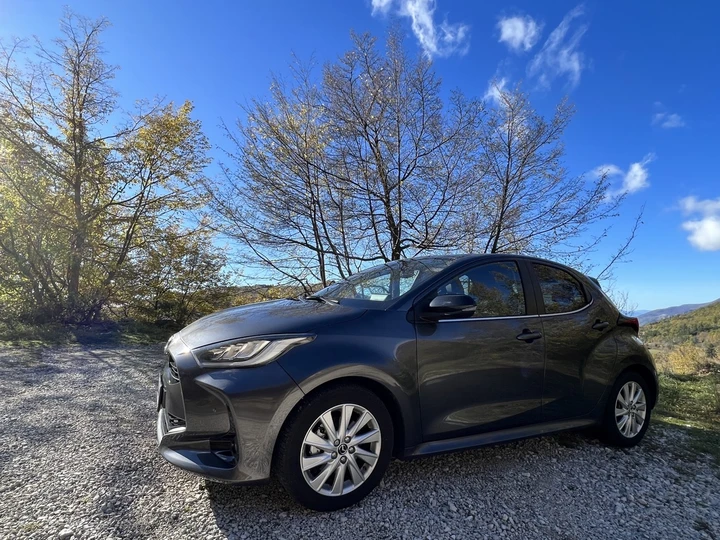 Mazda 2 Hybrid in prova: le immagini