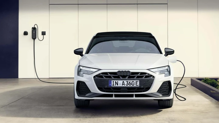 Meno elettriche vendute, ma Audi non si arrende: in arrivo un'A3 a batteria