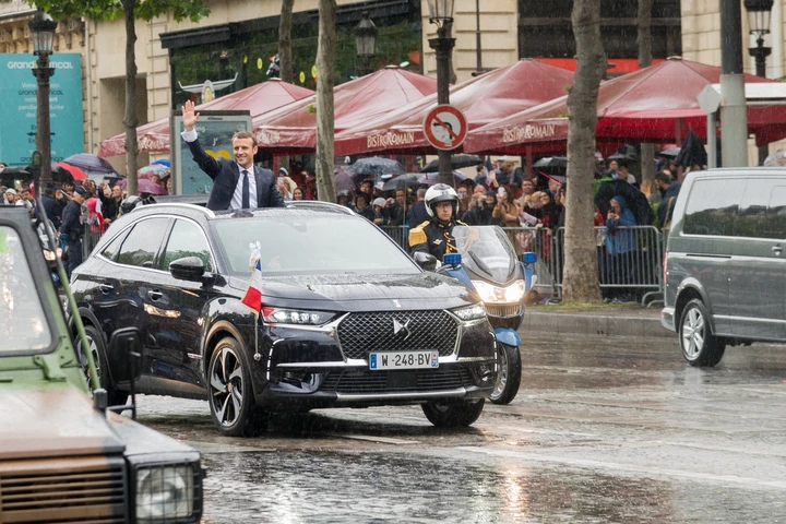 DS 7 Crossback è l'auto del Presidente Emmanuel Macron