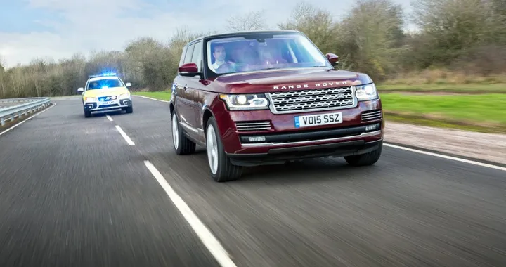 Jaguar Land Rover studia l'auto connessa e la guida autonoma