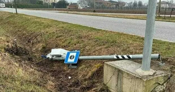 Fleximan, il ritorno: distrutto l'autovelox da 365.000 euro di multe