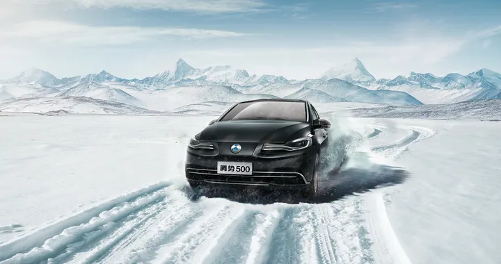 Denza 500: la elettrica di Daimler per la Cina