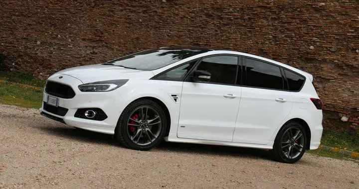 Ford S-Max 2.0 TDCi ST-Line AWD: la prova su strada