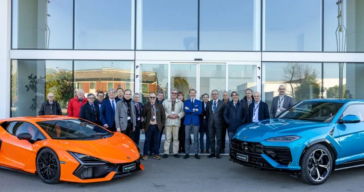 UIGA premia Lamborghini: la Tartaruga d’Argento va a Winkelmann per l’anno dei record