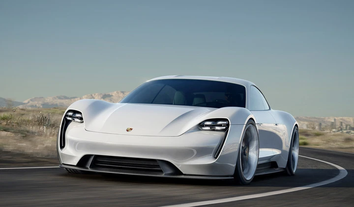 Porsche Mission E: la sportiva elettrica arriverà nel 2020