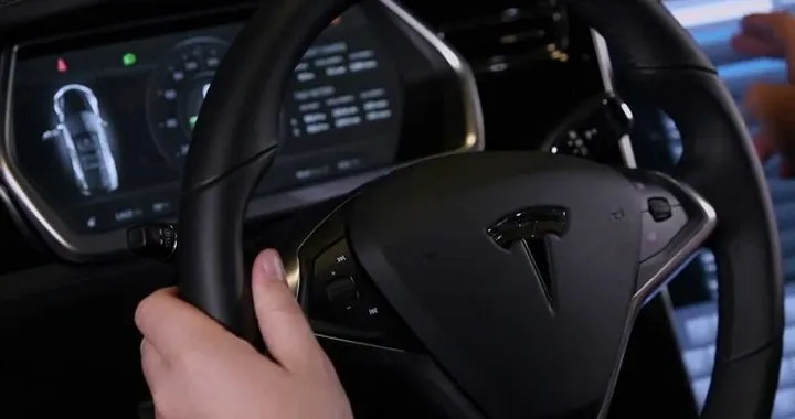 Tesla Model S: richiamati 123.000 esemplari della “ammiraglia” californiana