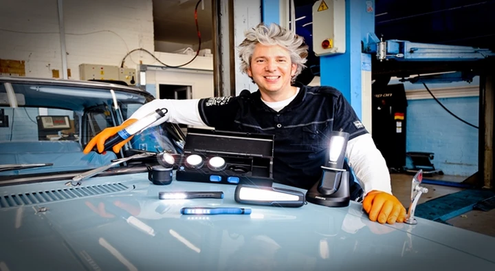 Edd China lascia la conduzione di Affari a Quattro Ruote