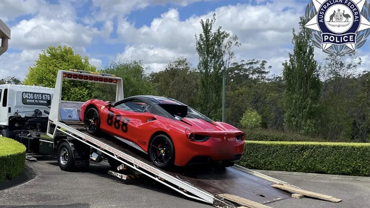 Farmacista con Ferrari, Lamborghini e Mclaren accusato di frode