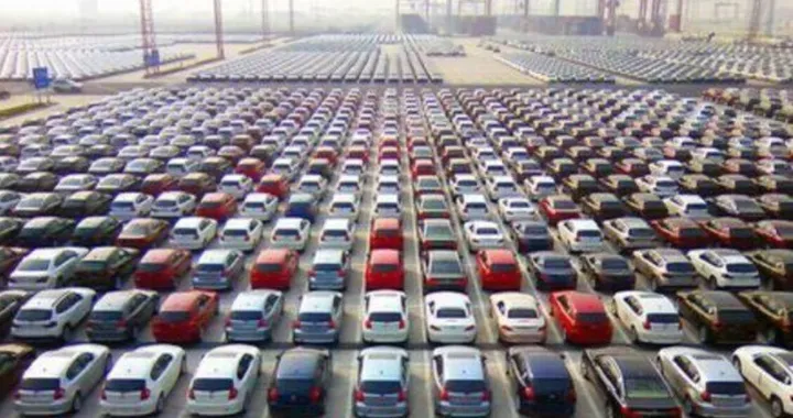Girano più le usate che le nuove: l’Italia riscopre il fascino dell’auto di seconda mano