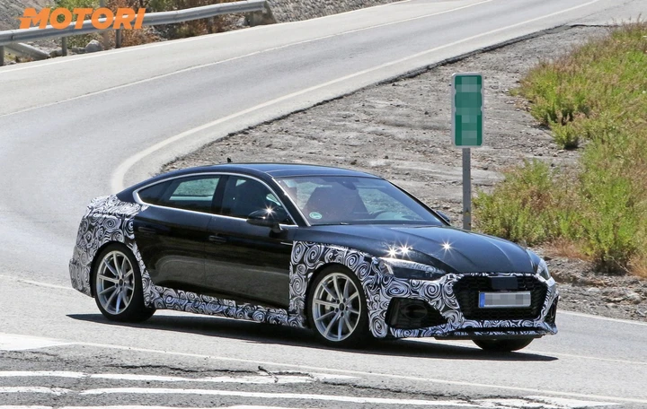 Audi RS5 Sportback: foto spia del restyling