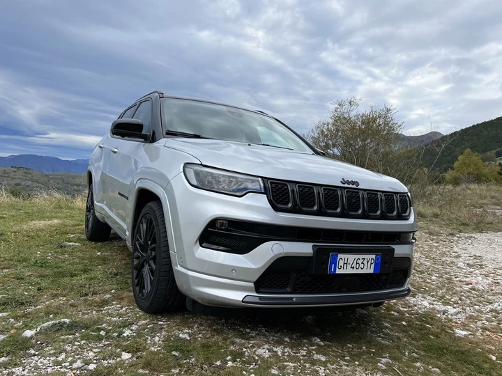 Jeep Compass e-Hybrid: le immagini