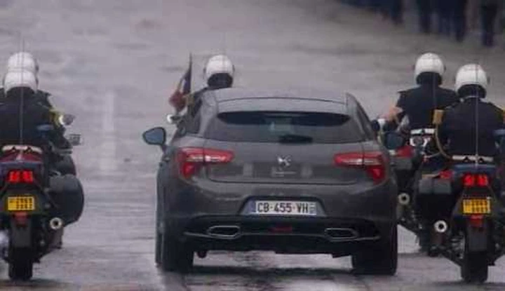 Francia: il presidente Hollande viaggia in SUV