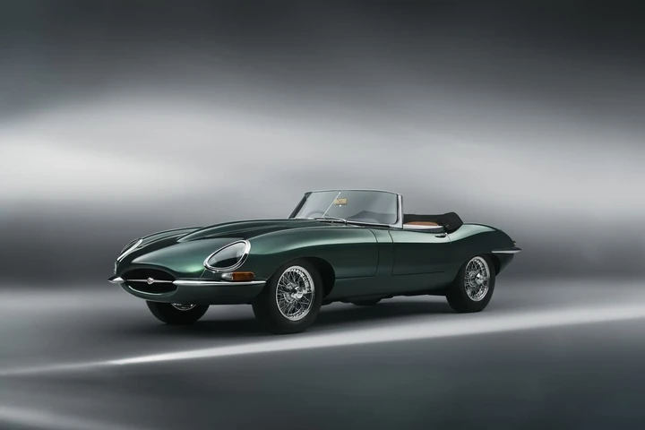 Jaguar E-Type: due modelli commemorativi per celebrare 50 Anni di eccellenza