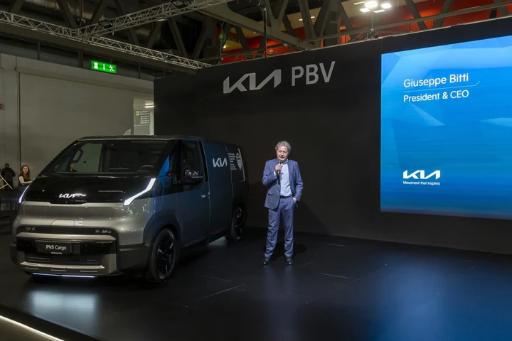 Kia PV5 debutta a Transpotec 2026: ecco il van elettrico del futuro