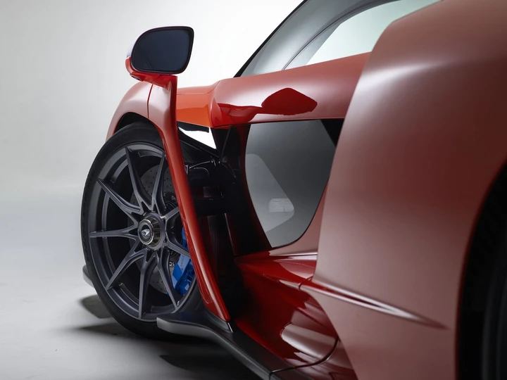 Pirelli: pneumatici estremi per la McLaren Senna
