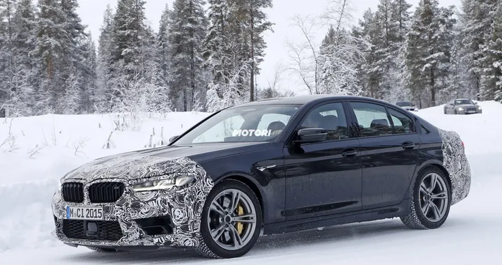 BMW M5 restyling: le foto spia