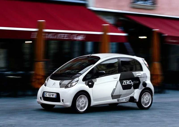 Citroen C-Zero: il giro del mondo con 250 euro
