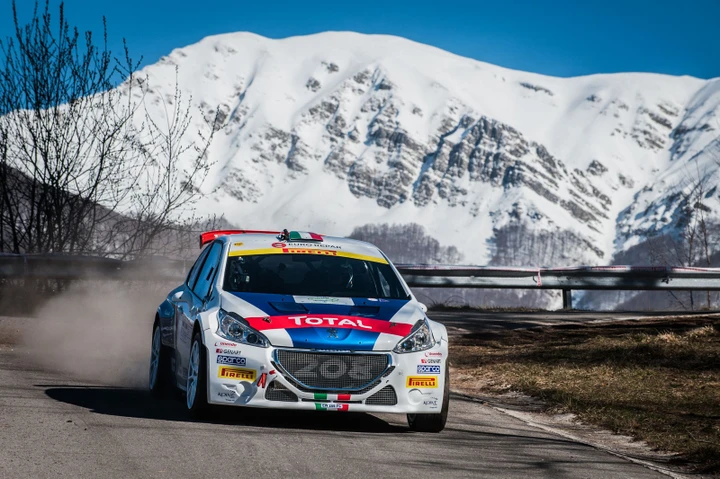 Peugeot: sulla neve con Andreucci e la 208T16