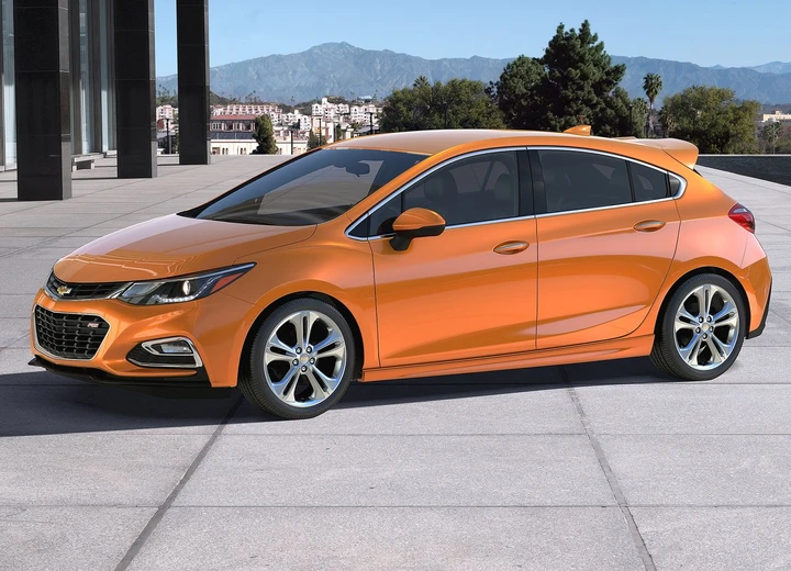 Chevrolet Cruze 5 porte 2016, immagini ufficiali