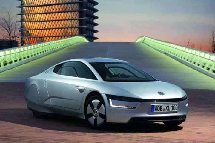 Volkswagen XL1: l'ibrida da 100 km con un litro