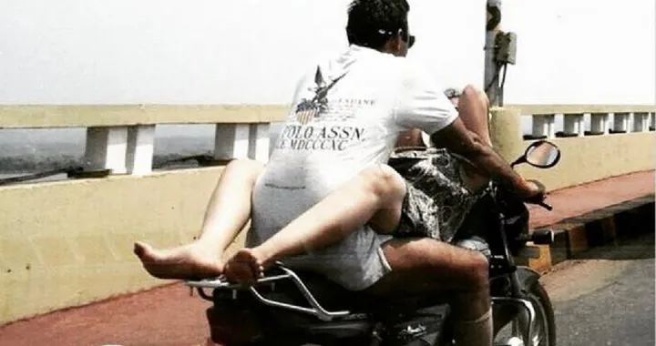 Goa, sesso sulla motocicletta: la foto impazza sul web