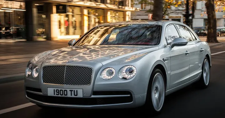 Nuova Bentley Flying Spur V8: le immagini ufficiali