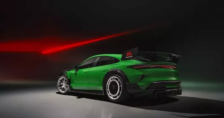Porsche Taycan Turbo GT sotto i 7 minuti al Nürburgring grazie a Pirelli