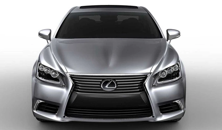Lexus LS 460 2013: lusso con stile