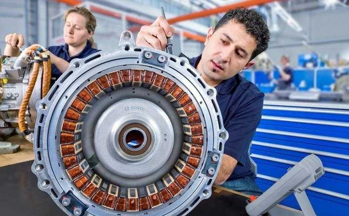 Daimler e Bosch, joint venture per motori elettrici