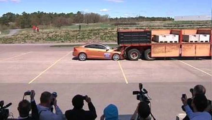 La leggendaria sicurezza Volvo... scricchiola?