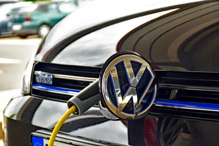 Volkswagen: solo elettriche dal 2033