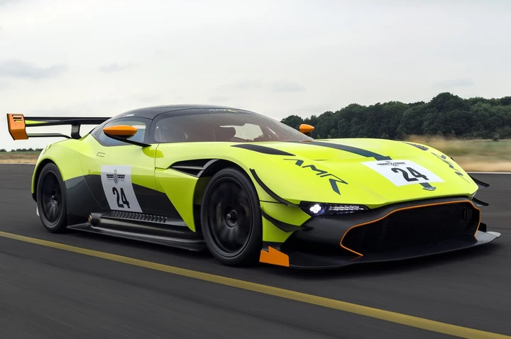Aston Martin Vulcan AMR Pro: le immagini ufficiali