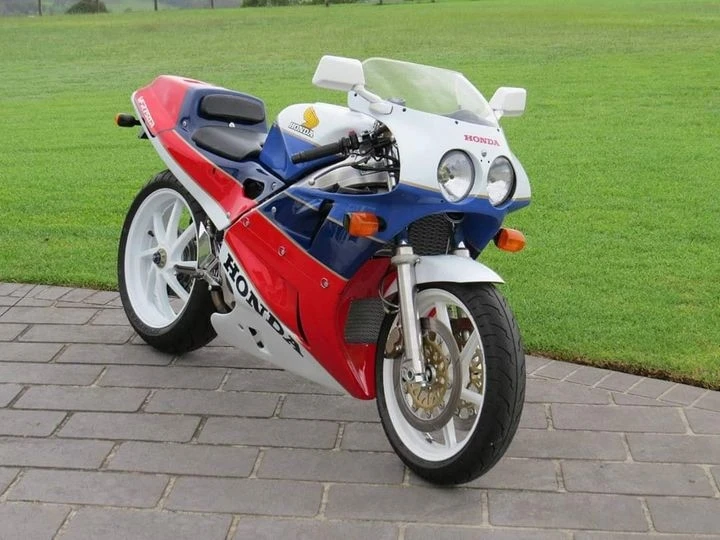 Assicurazione moto d’epoca: quanto costa?