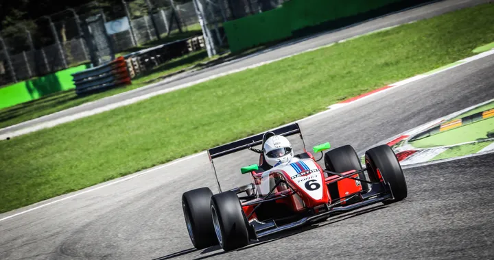 Appassionato di Formula 1 con il desiderio di guidare in pista? Puresport ti offre la soluzione!