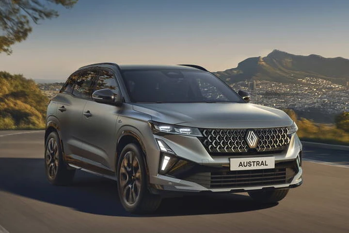 Nuova Renault Austral si rifà il look e ora sfida i big dei crossover