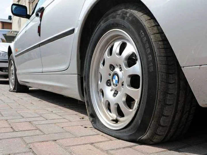 Vendetta: si accanisce contro l'auto dell'ex