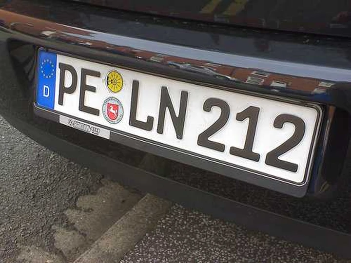 Auto, Germania: via al passaggio di... targhe