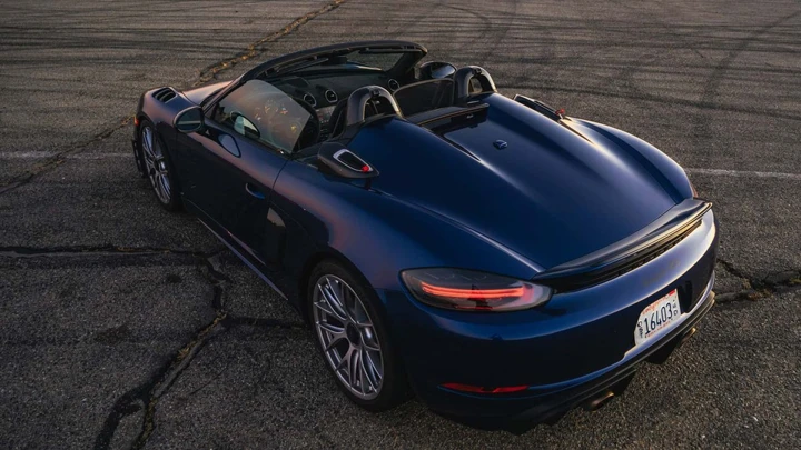 Fine di un’epoca: Porsche manda in pensione Boxster e Cayman 718