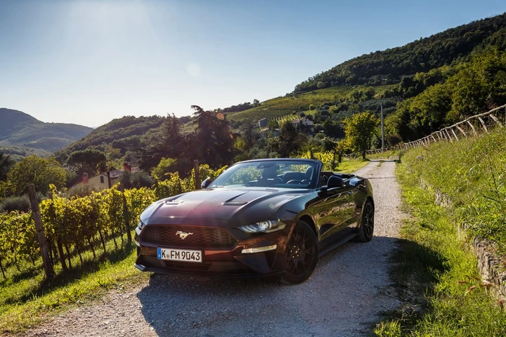 Nuova Ford Mustang sui colli Euganei