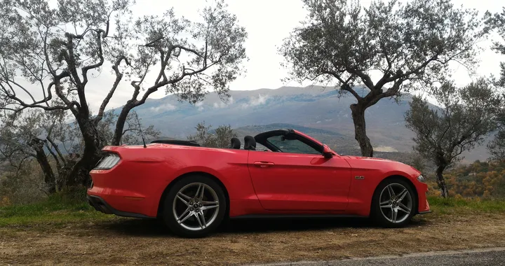 Ford Mustang GT Convertibile: la prova su strada e in pista