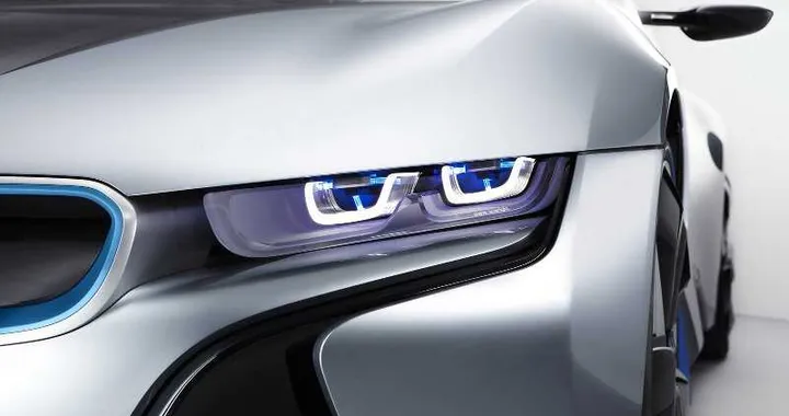Bmw i8 Concept: debuttano i fari laser