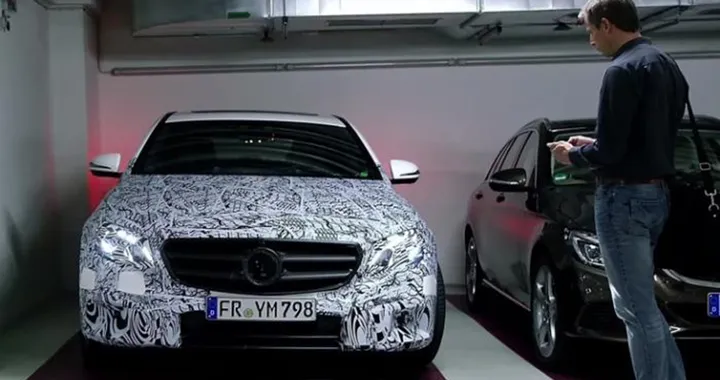 Mercedes Classe E 2016: avrà il parcheggio da remoto