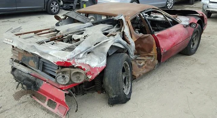 All’asta una Ferrari 512BB per 40.000 dollari: ma è distrutta dal fuoco