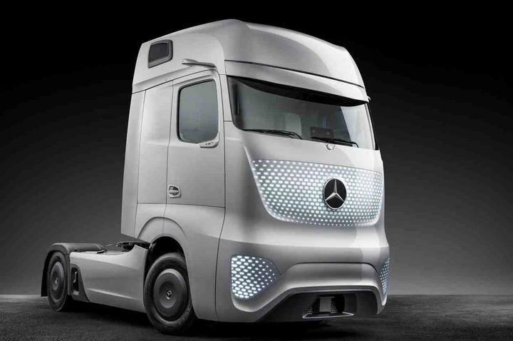 Mercedes Future Truck 2025: foto ufficiali