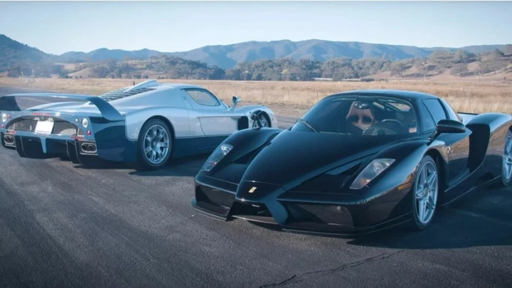 Ferrari Enzo e Maserati MC12: una drag race epica
