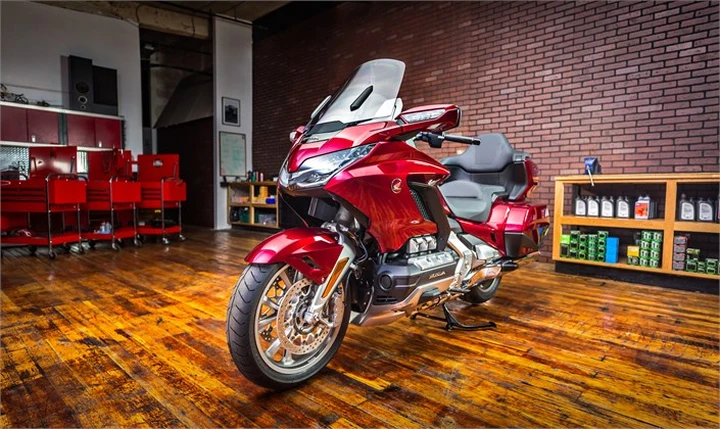 Honda GL1800 Gold Wing 2018: le immagini