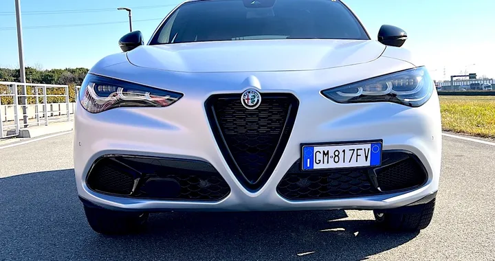 Alfa Romeo Giulia e Stelvio restyling 2023: prova, prezzo, motori, interni