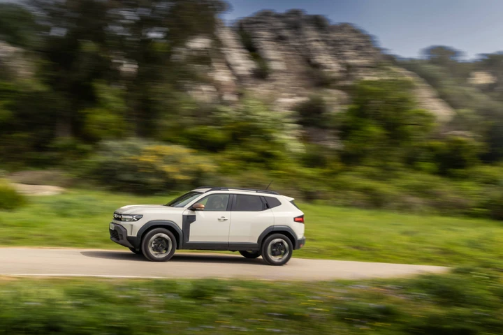 Dacia Duster Hybrid 140: l’auto per famiglie tra risparmio e prestazioni