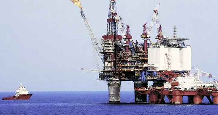 Benzina: il prezzo sale. E l'Antitrust indaga